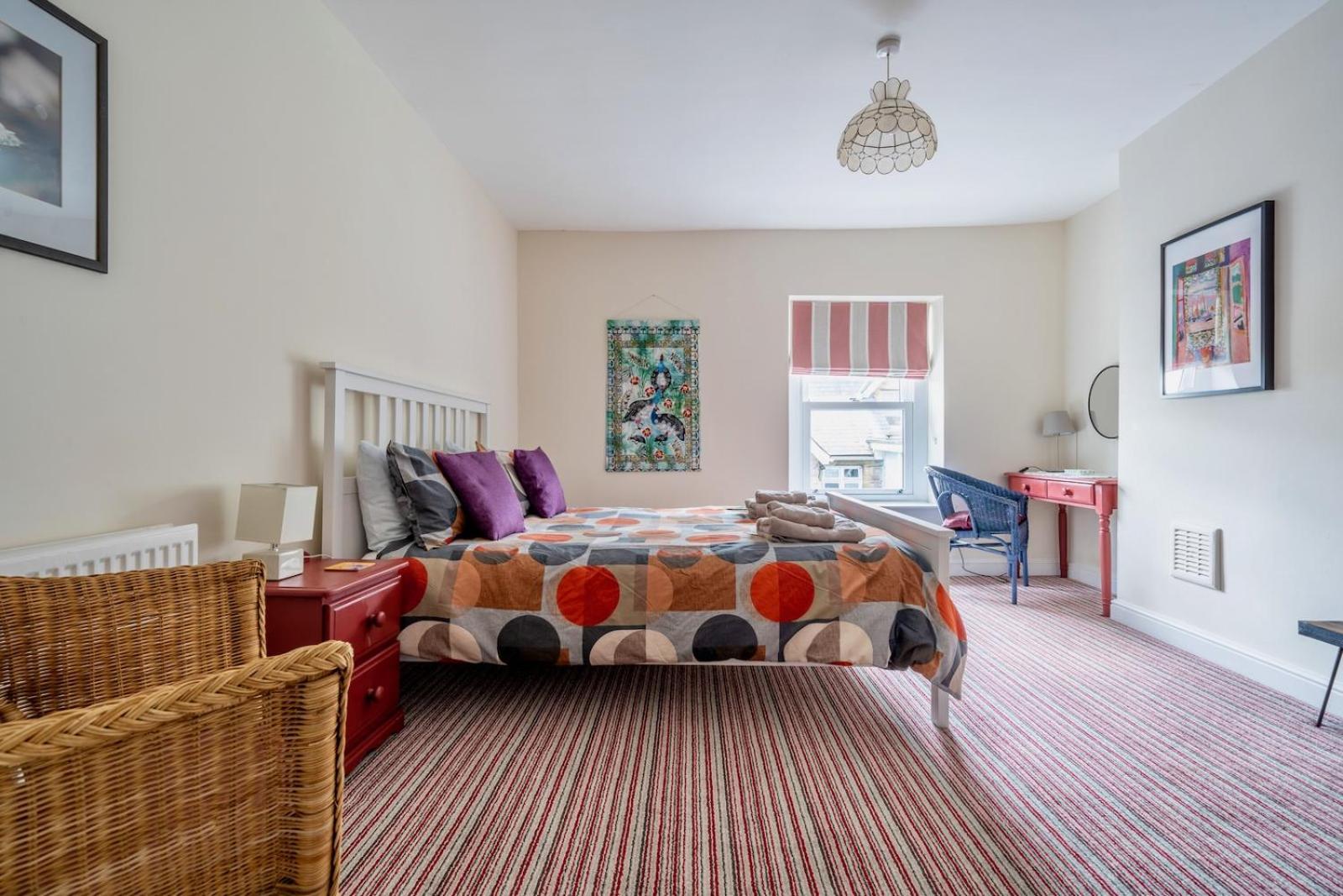 Chic 2-Bedroom Townhouse In Vibrant Abergavenny Exterior photo